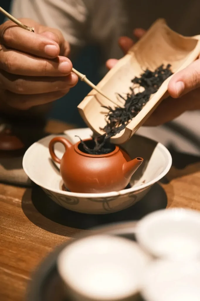 raditional Chaozhou Kungfu Tea ceremony featuring a Zhuni teapot, small tea cups, and Fenghuang Dancong tea.