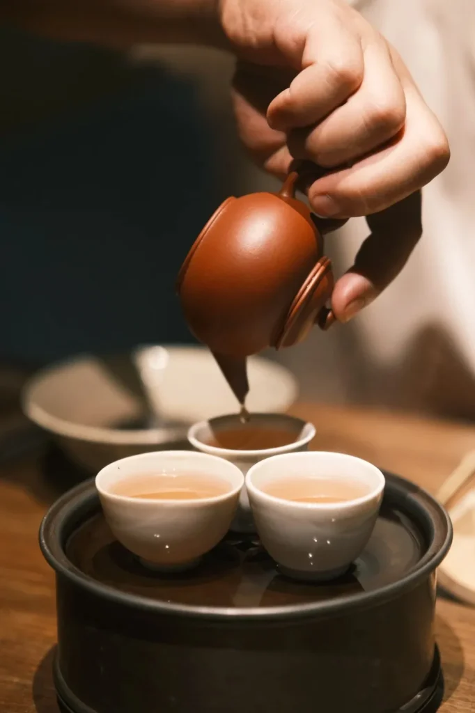 raditional Chaozhou Kungfu Tea ceremony featuring a Zhuni teapot, small tea cups, and Fenghuang Dancong tea.